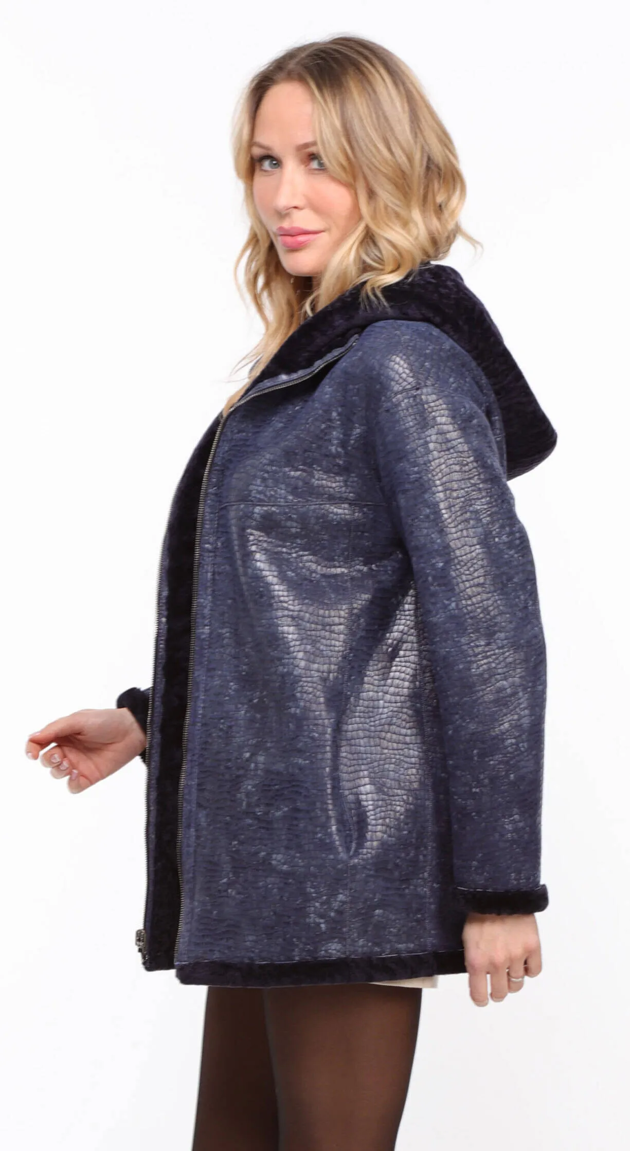 Marineblaue &bdquo;Bonnie&ldquo;-Wendejacke aus Schaffell mit Kapuze fur Damen